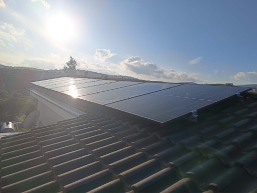 Υβριδικό φωτοβολταϊκό σύστημα 7,36 kWp σε κατοικία — Πικέρμι Αττικής