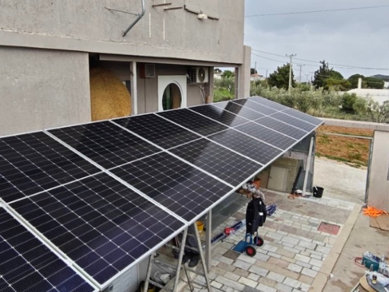 Αυτόνομο φωτοβολταϊκό σύστημα 5,35 kWp σε κατοικία — Άρτεμιδα Αττικής